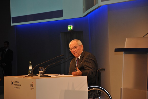 Bundesfinanzminister Dr. Wolfgang Schäuble ging auf die aktuellen politischen Herausforderungen ein.
