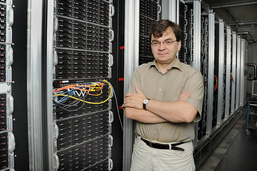 Professor Volker Lindenstruth, Projektleiter und Bereichsleiter der Wissenschaftlichen IT bei GSI, hat das Konzept des Green IT Cube entwickelt.G. Otto, GSI Helmholtzzentrum für Schwerionenforschung