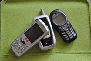 Sammlung gebrauchter Mobiltelefone