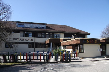 Das frisch sanierte Kinderzentrum wurde 1978 erbaut und beherbergt acht Klassen. (Bild: