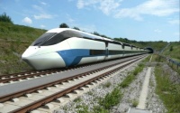 Der Zug der Zukunft wird ohne Oberleitung berührungslos mit Strom versorgt. Foto: DLR