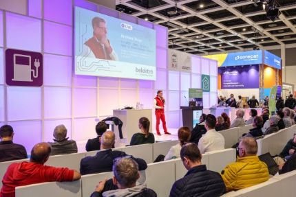 Das Rahmenprogramm bietet mit Vorträgen und Foren Fachwissen zu den zentralen Branchenthemen der drei Gewerke. (Foto: Messe Berlin GmbH)